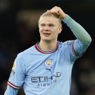 Manchester (United Kingdom), 19/01/2023.- Erling Haaland of Manchester City celebrates at the final whistle during the English Premier League soccer match between Manchester City and Tottenham Hotspur in Manchester, Britain, 19 January 2023. (Reino Unido) EFE/EPA/Andrew Yates EDITORIAL USE ONLY. No use with unauthorized audio, video, data, fixture lists, club/league logos or "live" services. Online in-match use limited to 120 images, no video emulation. No use in betting, games or single club/league/player publications