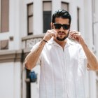 Javier Neira, intérprete de "Vuelvo a nacer en Ecuador"