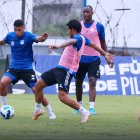 Entrenamiento. Luis León, Marcelo Meli y Jaime Ayoví trabajando en Samanes.