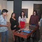 Diversidad
Reliquias Sagradas, así el nombre de la propuesta pictórica de Ivana Cano. En ella refleja deseos oprimidos. Examina escritos antiguos para fracturarlos de manera satírica. Crea diálogo y controversia.