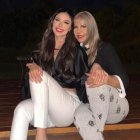 Junto a su madre, la cantante Silvana Ibarra.