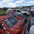 Saturación. Los funcionarios de la AMT han tenido que juntar los vehículos para poder ingresar más. Algunos carros llevan más de 10 años abandonados.