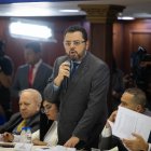 El presidente del partido Alianza Lápiz Antonio Ecarri participa en una reunión entre Asamblea Nacional con representantes de partidos políticos hoy, en Caracas (Venezuela).