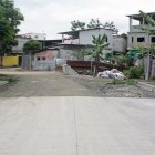 Estado. En invierno la gente denuncia que es imposible cruzar la vía.