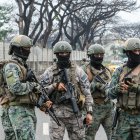 El presidente Daniel Noboa ordeno la militarización del país y toque de queda.