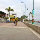 Malecón. De lunes a jueves, el malecón de La Libertad es un espacio tranquilo al que, a juicio de las familias, le urgen más quioscos y espacios de entretenimiento que atraiga al visitante.