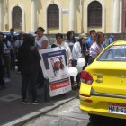 Protesta. Padres y compañeras de Dana realizan plantones.