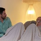 Roldán tiene una discapacidad del 95 % y permanece postrada en una cama en su casa.