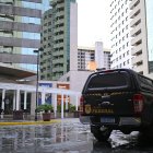 Un vehículo de la Policía Federal (PF) frente a la sede del Partido Liberal, en investigación contra Valdemar Costa Neto, este 8 de febrero de 2024, en Brasilia (Brasil).