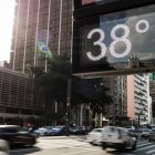 Un termómetro meteorológico en la Avenida Paulista, en São Paulo (Brasil)