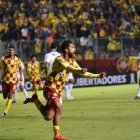 El delantero colombiano Jeison Medina y su festejo tras marcar el gol del triunfo de Aucas.