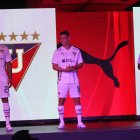 Los refuerzos lucieron el nuevo uniforme principal que utilizará Liga de Quito.