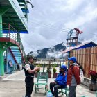 Guardias comunitarios revisa carros y personas en la feria