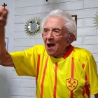 Leopoldo Iturralde lucía feliz la camiseta de su querido Aucas al que pudo ver campeón en 2022.