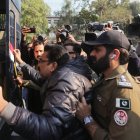 Lahore (Pakistan), 11/02/2024.- Pakistani police detain supporters of the Pakistan Tehrik-e-Insaf (PTI) political party, who gathered to protest as they allege rigging in the general elections, in Lahore, Pakistan, 11 February 2024. The Election Commission of Pakistan (ECP) has started releasing the results of the recent general elections after a 12-hour delay. The election took place amidst security measures, including mobile and internet restrictions, and the outcome remains uncertain as no clear winner has emerged yet. (Elecciones, Protestas) EFE/EPA/RAHAT DAR