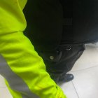 El uniformado sufrió heridas en el rostro y en la cabeza