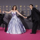 La actriz y cantante Ana Belén, junto a los directores de cine Javier Ambrossi y Javier Calvo, presentadores.