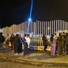 Familiares esperaban el cuerpo.