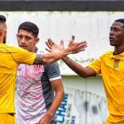 Bryan Angulo anota sus primeros goles con la camiseta de The Strongest