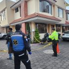 Los policías colocaron cintas de seguridad para realizar las investigaciones.