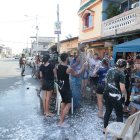 Familias disfrutando del Carnaval en Guayaquil.