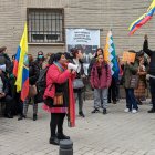 Españoles y latinoamericanos realizaron una concentración para protestar contra las ejecuciones hipotecarias.