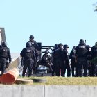 Policías estatales en Acapulco, Guerrero (México), acuden a una emergencias por un ataque criminal.