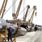 Unos operarios iraníes en un gaseoducto en la provincia meridional de Sistan-Beluchistán (Irán)