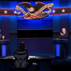 Foto del 22 de octubre de 2020 donde aparece el entonces presidente Donald J. Trump) y el entonces candidato demócrata y actual presidente, Joe Biden, durante un debate presidencial.