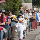 Una marcha de decenas de persona, por una calle del sur de la ciudad de Tucson (Arizona, EE.UU.), para recordar a los miles de inmigrantes indocumentados que han muerto en la frontera.