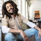 Kingsley Ben- Adir como Bob Marley.