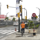 El cruce peatonal seguro está ubicado entre la Universidad de Guayaquil y la ciudadela Bolivariana.
