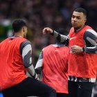 Kylian Mbappé inició como suplente en el partido de PSG ante Nandes