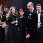 A su llegada, el príncipe Guillermo se encontró con varias estrellas del mundo del séptimo arte.