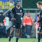 El zaguero central William Pacho continúa siendo clave en la defensa de Eintracht