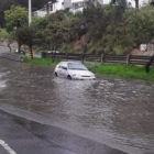Algunas calles de la ciudad registraron acumulación de agua tras la fuerte lluvia que cayó durante la tarde.