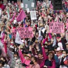 Miles de personas participan durante la "Marcha por nuestra Democracia" este domingo en la Ciudad de México (México).