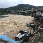Los daños materiales se registraron en el sector Malecón Alto donde varias casas colapsaron.