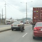 Conductor. Un tráiler avanzaba sobre el carril central de la vía a Daule.