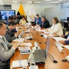 A la Comisión de Régimen Económico le compete revisar la proforma presupuestaria para elaborar un informe que será enviado al Pleno.