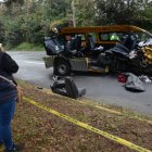 Un niño falleció y otras 7 personas resultaron heridas en el choque entre una furgoneta y un tráiler en la av. Simón Bolívar.