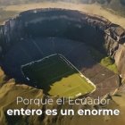 Una de las imágenes que aparecen en el audiovisual, muestra un estadio de fútbol instalado en el cráter de un volcán