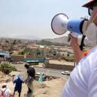 Lima. Una protesta en un cerro al frente del penal Barbadillo. Esta es una de las cárceles existentes en Perú.