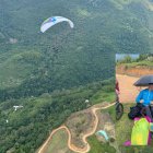 Zuko Carrasco demostró su habilidad en la práctica de parapente.