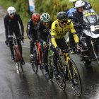 El ciclista ecuatoriano Jefferson Cepeda (c) fue protagonista de la segunda etapa de O Gran Camiño, que tuvo a Jonas Vingegaard (i) como ganador.