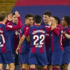BARCELONA, 24/02/2024.- Los jugadores del Barcelona celebran su segundo gol durante el partido de LaLiga entre el Barcelona y el Getafe, este sábado en el estadio de Montjuich, en Barcelona. EFE/ Enric Fontcuberta
