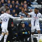 El ecuatoriano Nilson Angulo (d) convirtió el gol de la victoria de Anderlecht ante Brujas