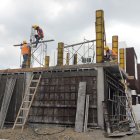 Gastos. Más del 50 % del presupuesto para elevar la casa se va en los materiales de construcción.