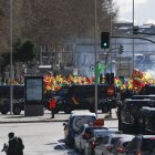 Agricultores de varios puntos de España se manifiestan frente a la sede del Ministerio de Agricultura en Madrid este lunes 26 de febrero de 2024.