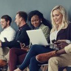 Los universitarios son aquellos que más buscan empleos con estos horarios.